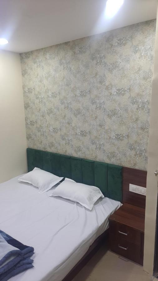 Green Leaf Hotel Уджайн Екстериор снимка