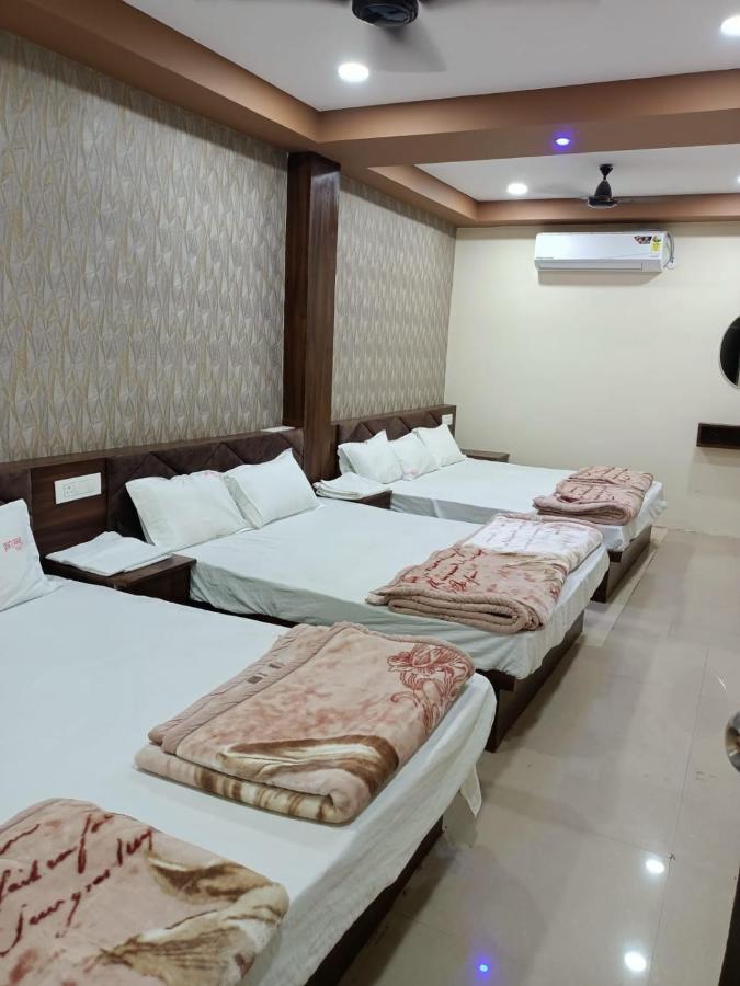 Green Leaf Hotel Уджайн Екстериор снимка