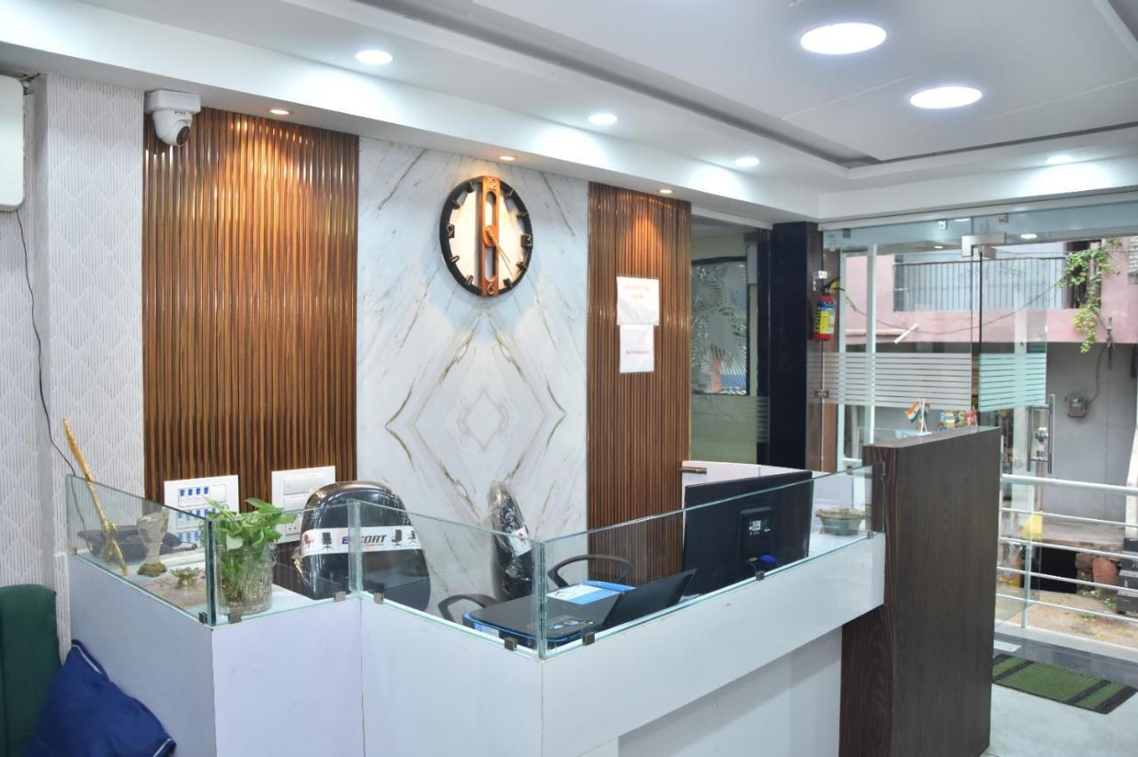 Green Leaf Hotel Уджайн Екстериор снимка