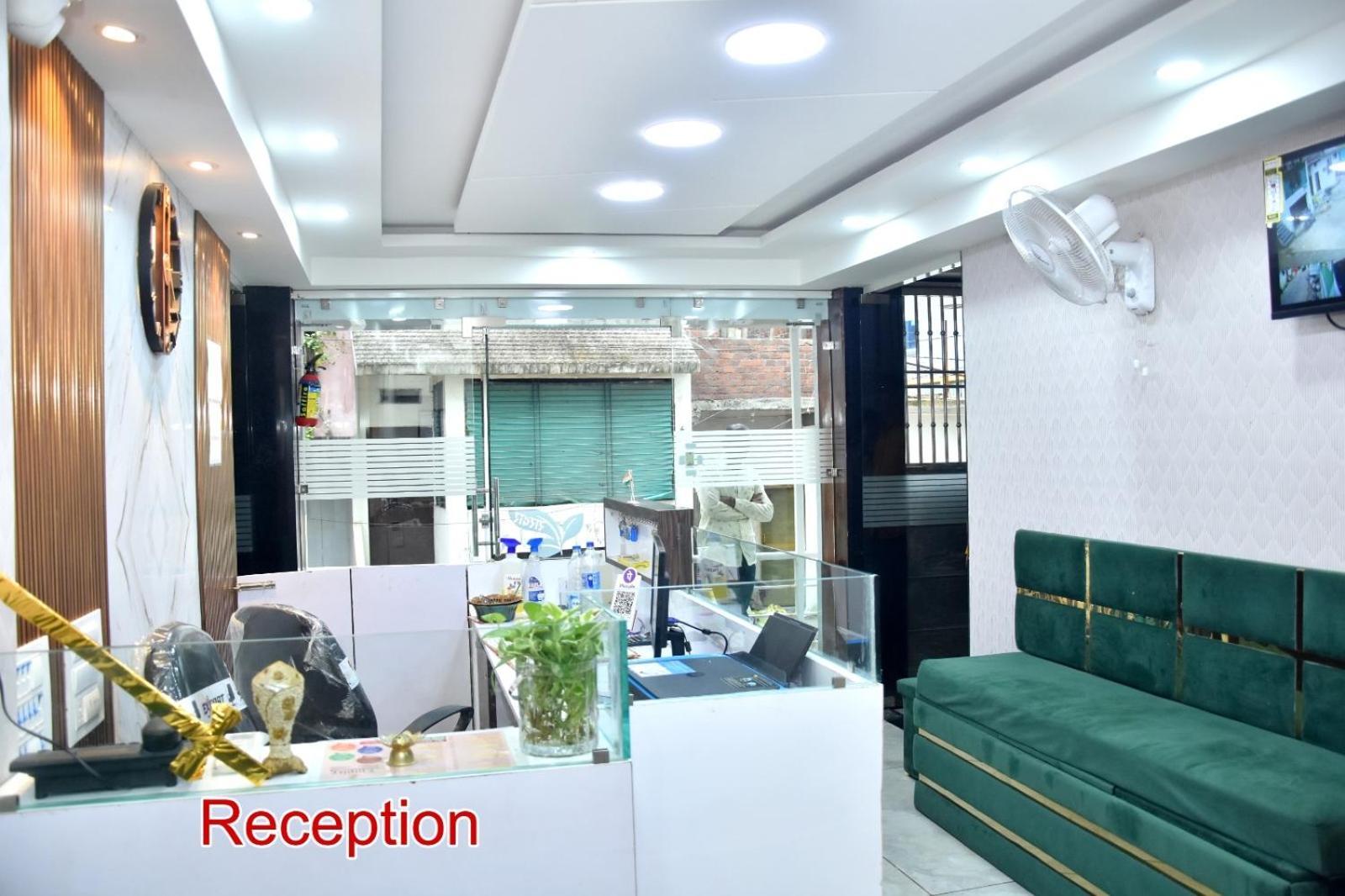 Green Leaf Hotel Уджайн Екстериор снимка
