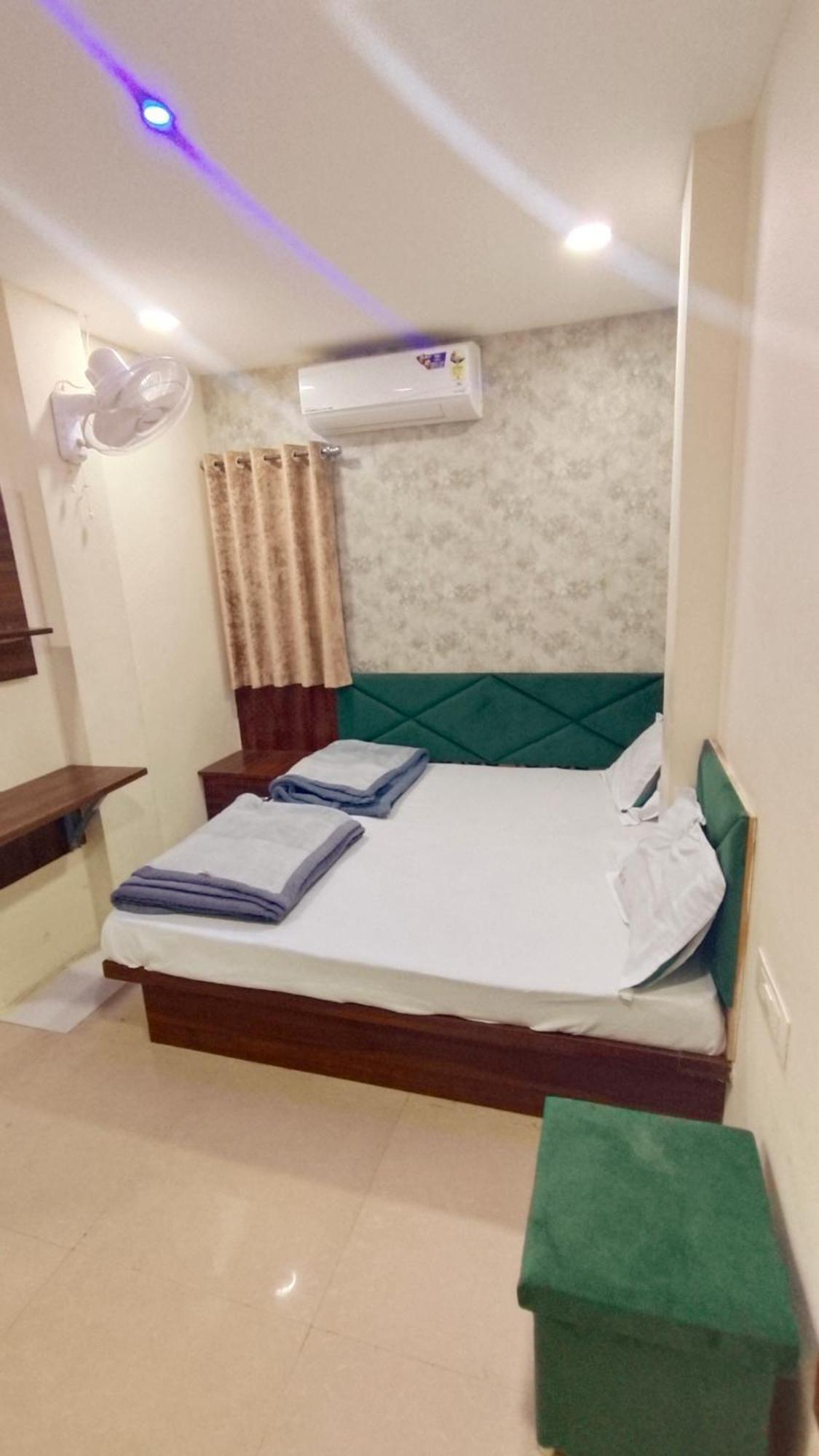 Green Leaf Hotel Уджайн Екстериор снимка