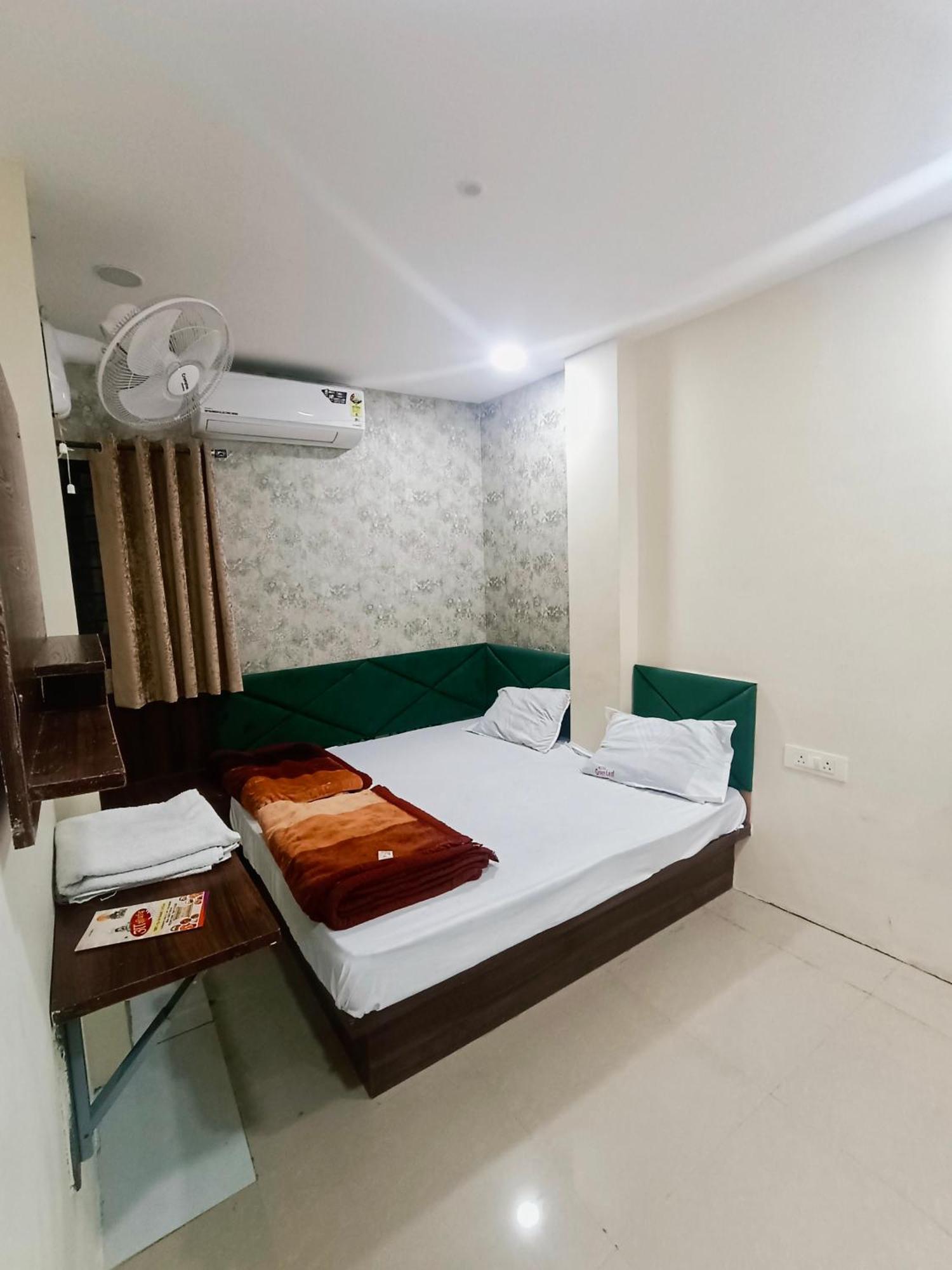 Green Leaf Hotel Уджайн Екстериор снимка