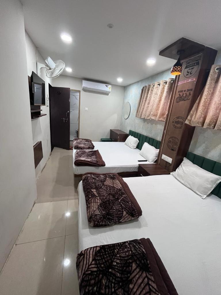 Green Leaf Hotel Уджайн Екстериор снимка
