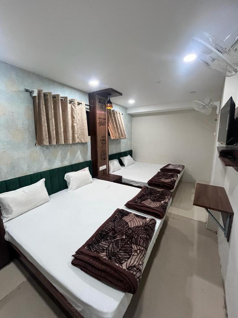 Green Leaf Hotel Уджайн Екстериор снимка