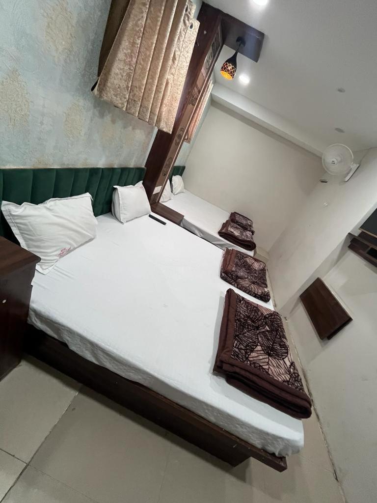 Green Leaf Hotel Уджайн Екстериор снимка