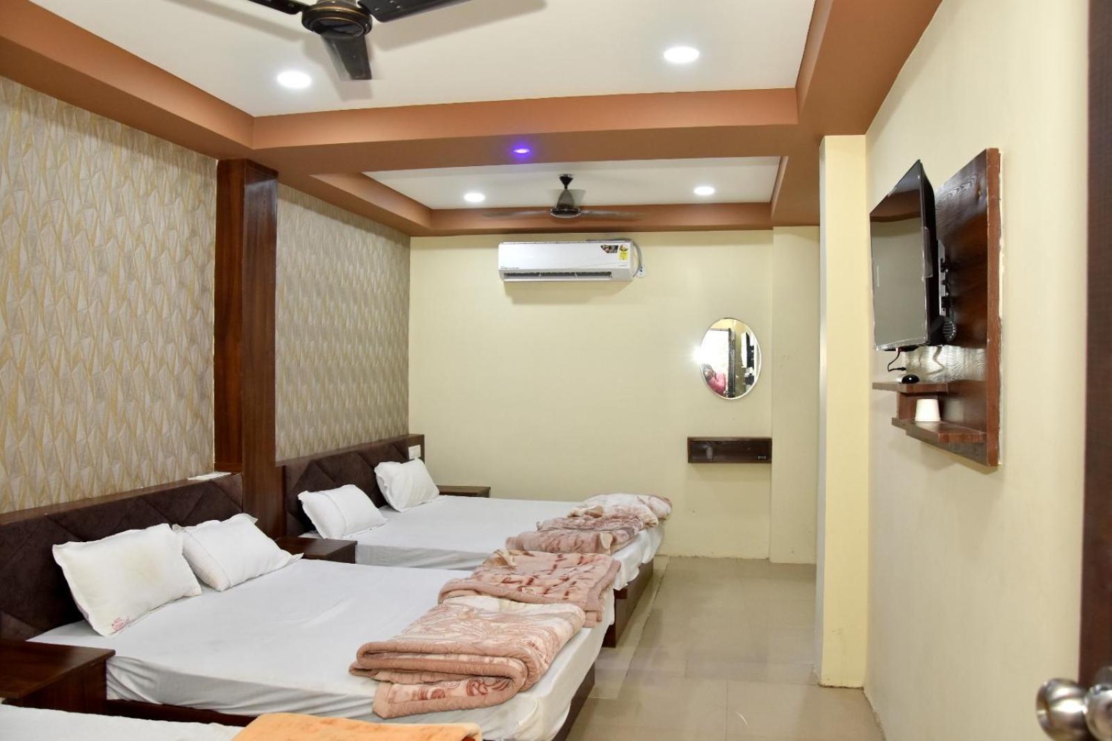 Green Leaf Hotel Уджайн Екстериор снимка