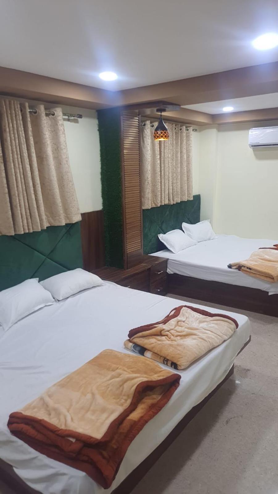 Green Leaf Hotel Уджайн Екстериор снимка