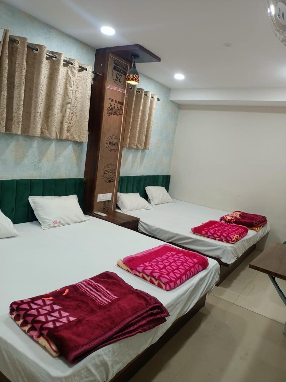 Green Leaf Hotel Уджайн Екстериор снимка