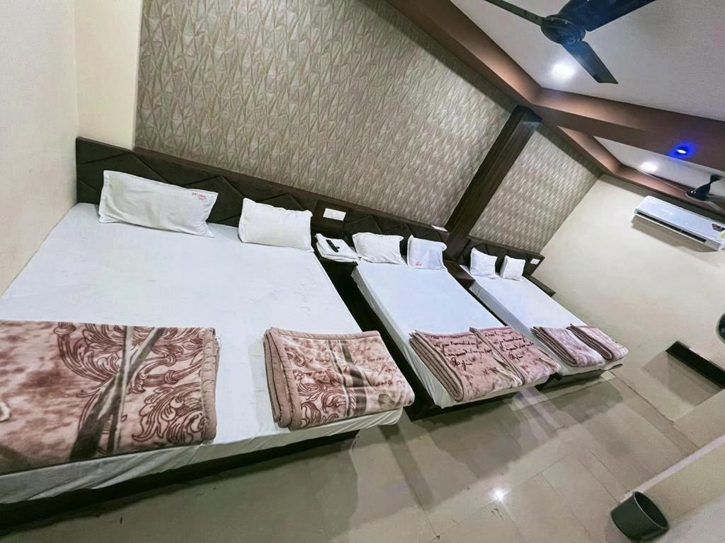 Green Leaf Hotel Уджайн Екстериор снимка