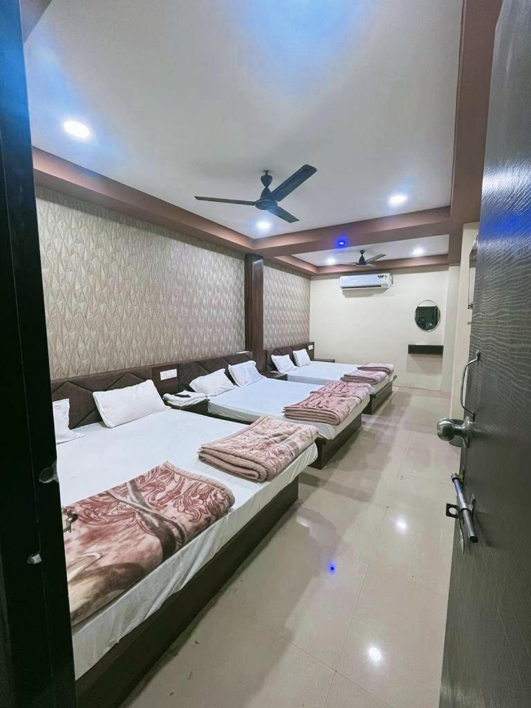Green Leaf Hotel Уджайн Екстериор снимка
