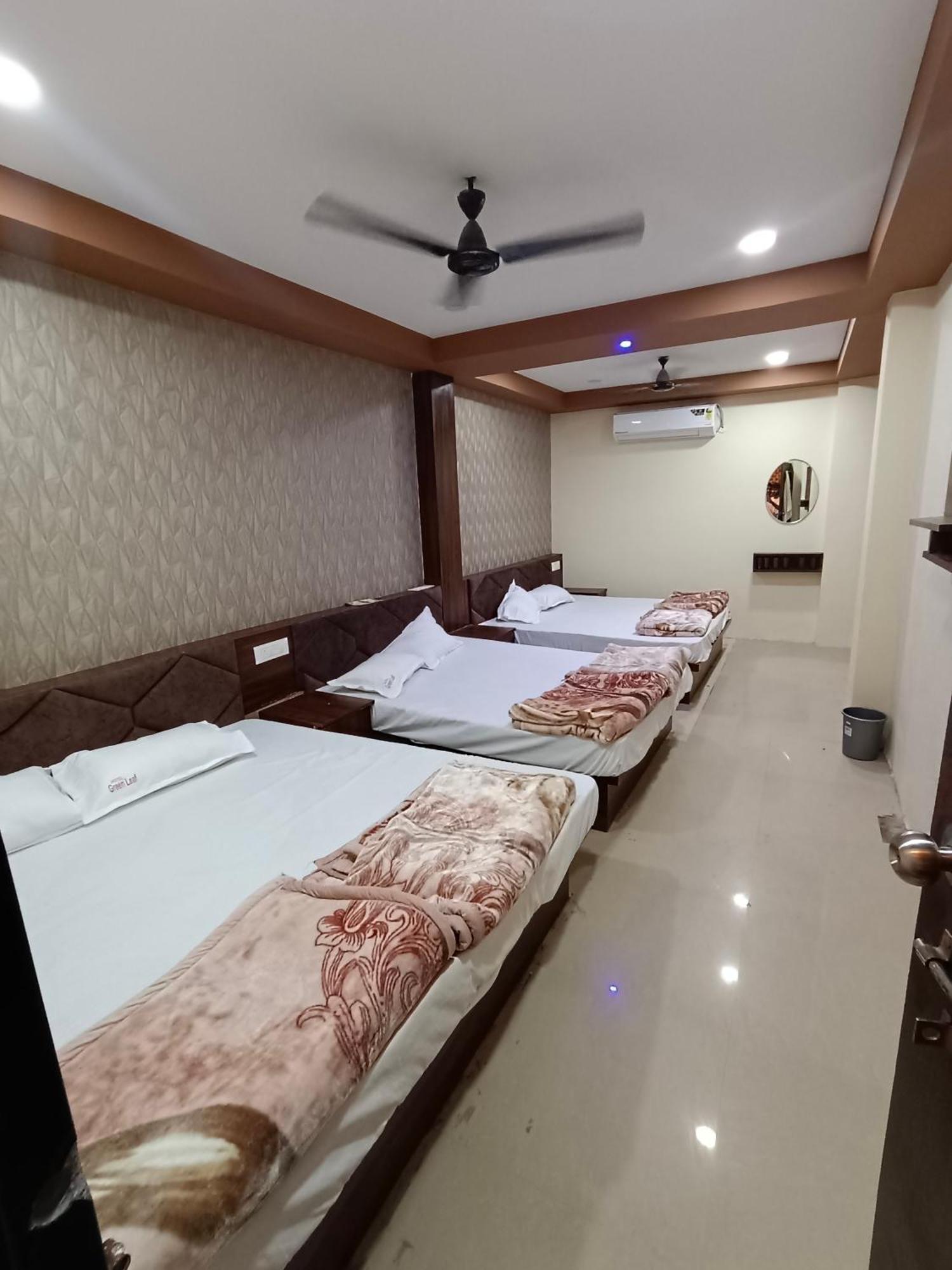 Green Leaf Hotel Уджайн Екстериор снимка