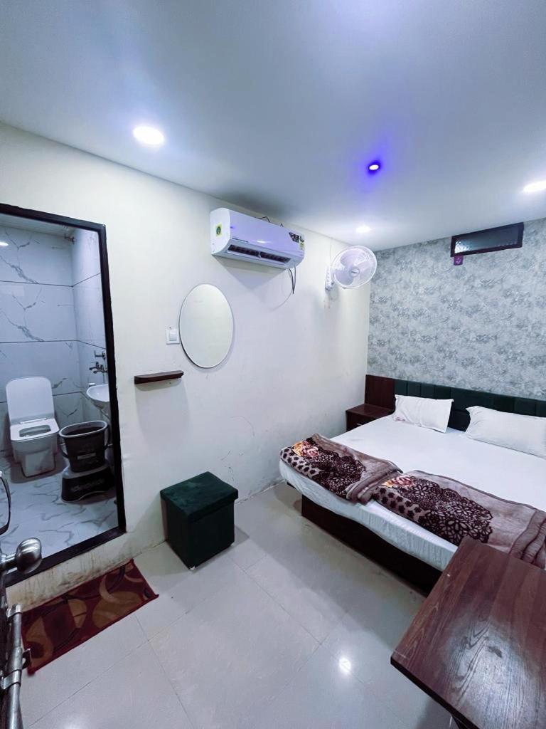 Green Leaf Hotel Уджайн Екстериор снимка