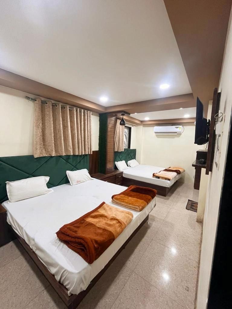 Green Leaf Hotel Уджайн Екстериор снимка