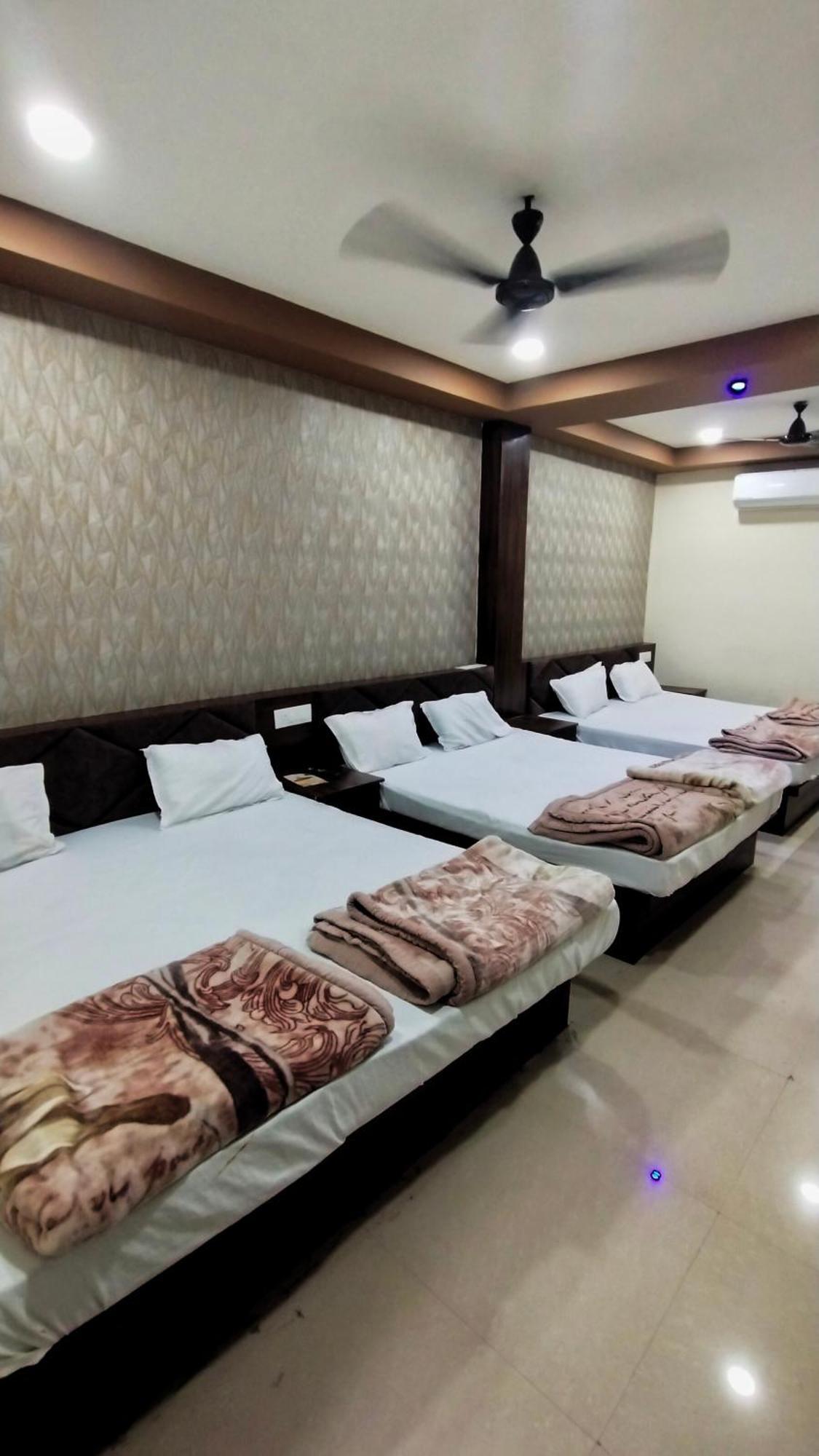 Green Leaf Hotel Уджайн Екстериор снимка