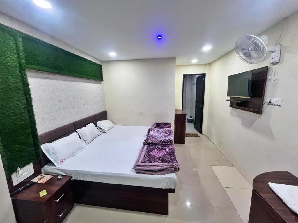 Green Leaf Hotel Уджайн Екстериор снимка