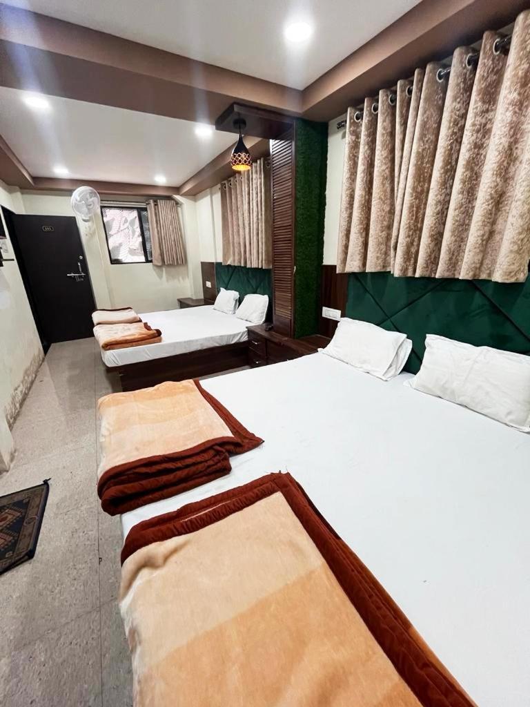 Green Leaf Hotel Уджайн Екстериор снимка