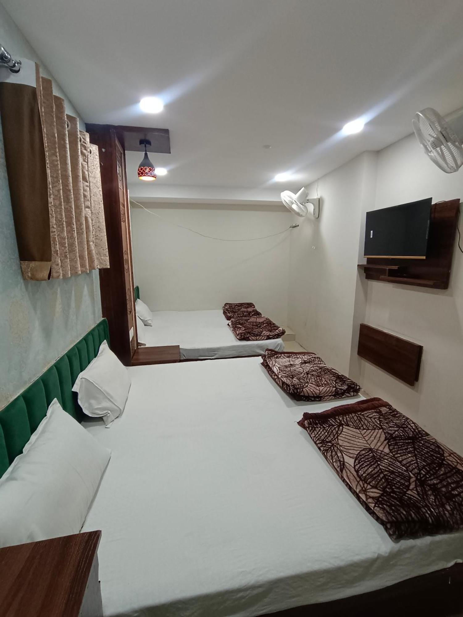 Green Leaf Hotel Уджайн Екстериор снимка