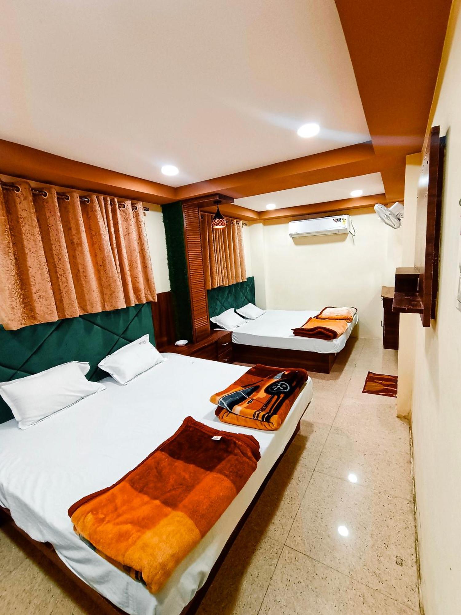 Green Leaf Hotel Уджайн Екстериор снимка